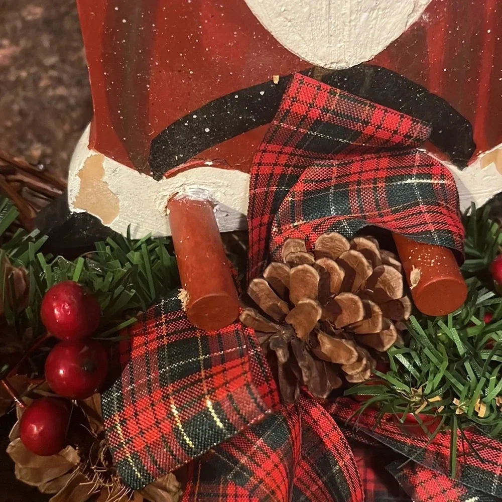 Christmas‎ Wreath Hand-painted Wooden Santa Decoration 13” Pinecones Holly